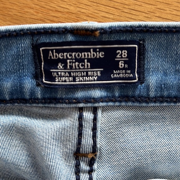 Abercrombie & Fitch Ultra high rise super skinny cut jeans size 6 - Picture 2 of 3